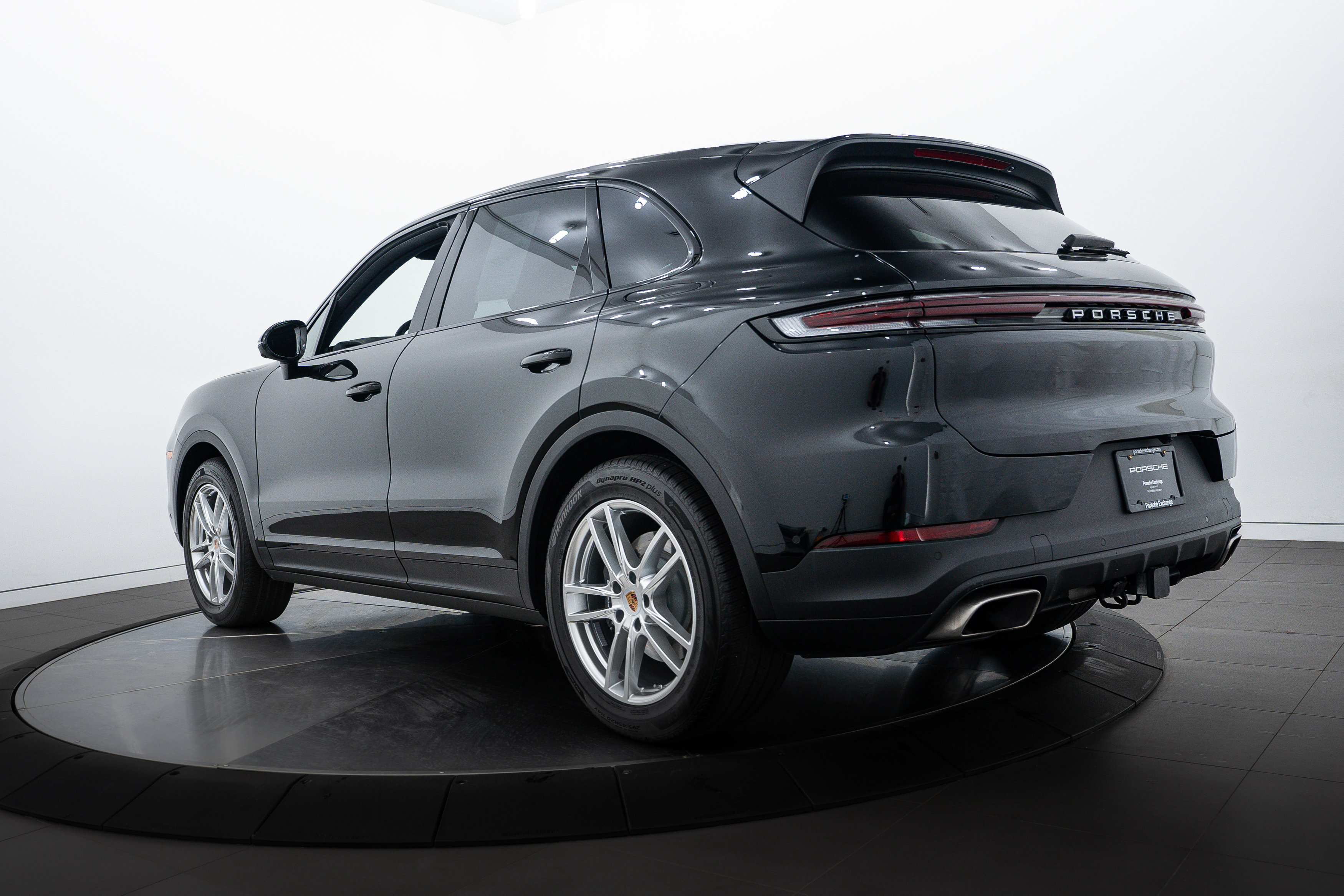 2025 Porsche Cayenne photo 2