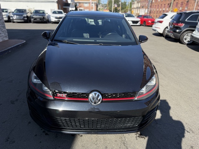 2017 Volkswagen Golf GTI SE photo 2
