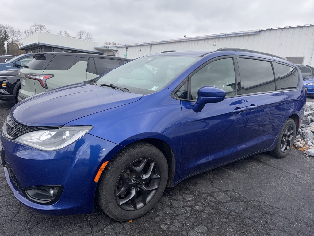 2018 Chrysler Pacifica Touring Plus photo 2