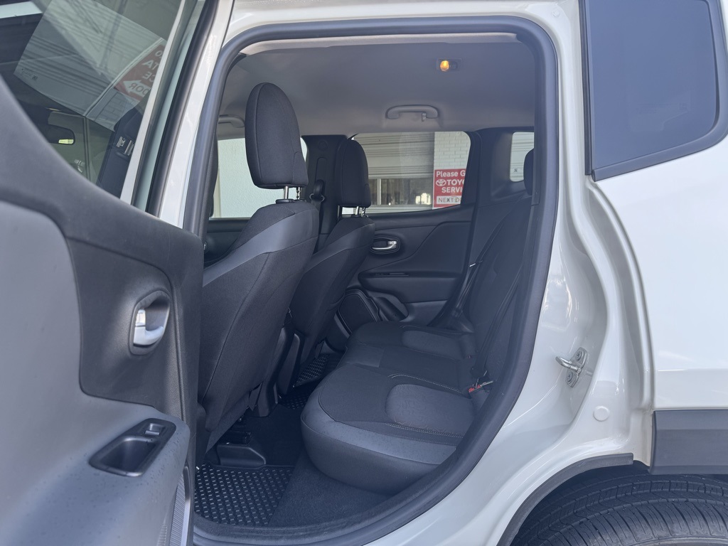 2023 Jeep Renegade Latitude Upland photo 15