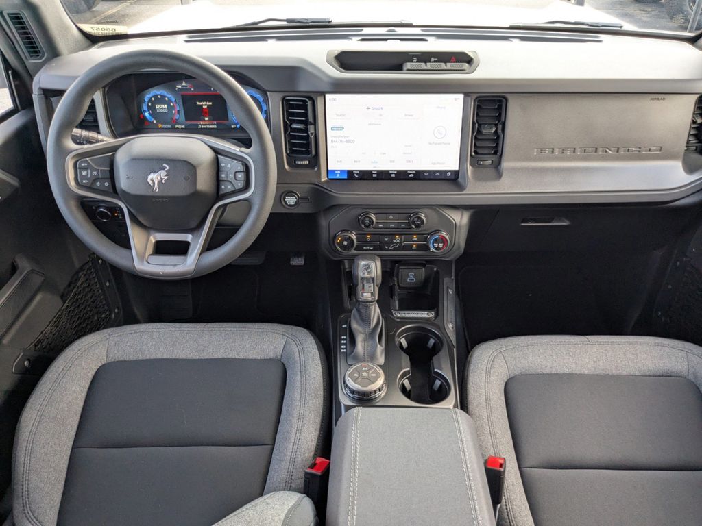 2025 Ford Bronco Base photo 13