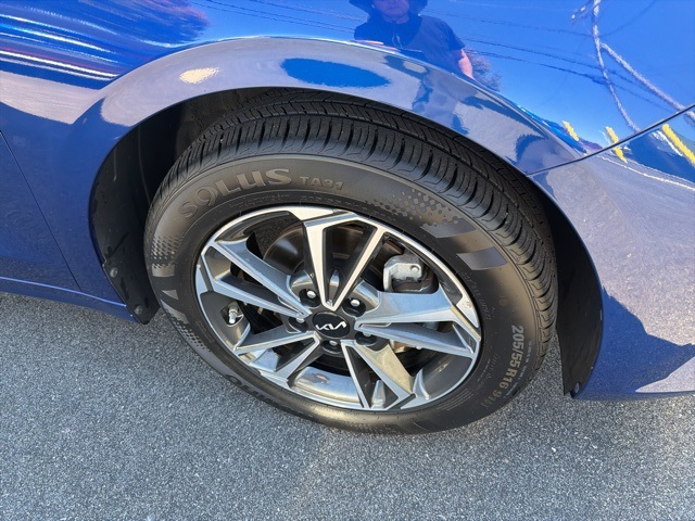 2023 Kia Forte LXS photo 9