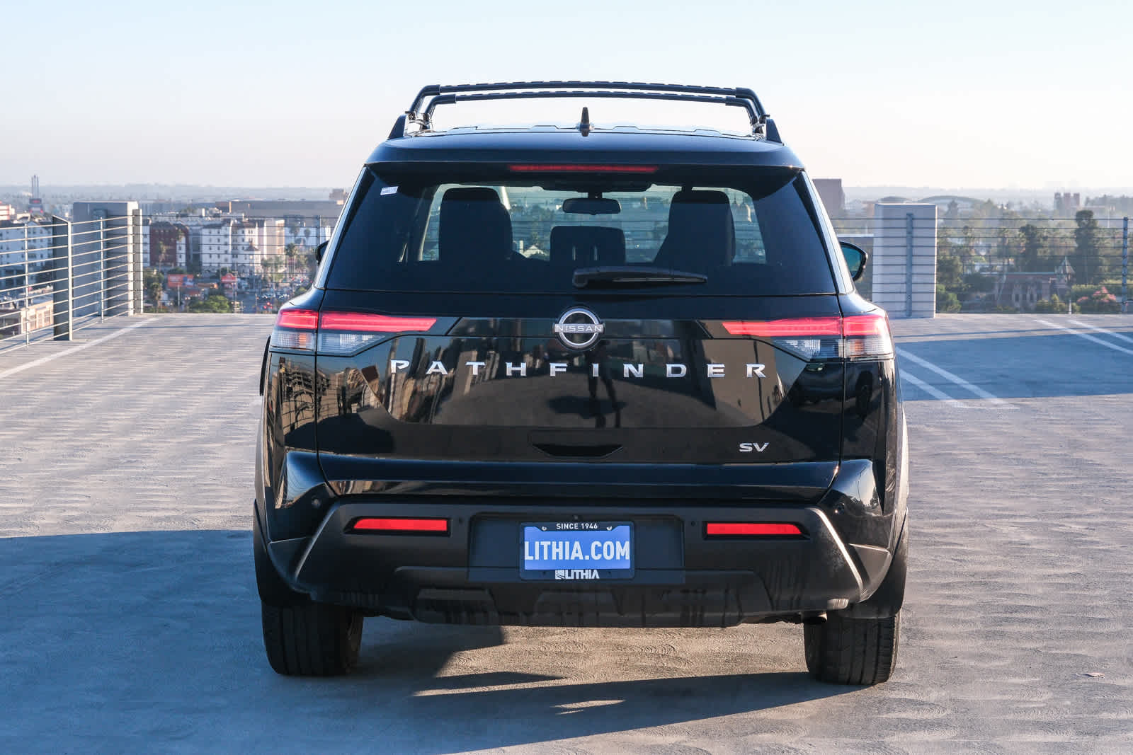 2022 Nissan Pathfinder SV photo 2
