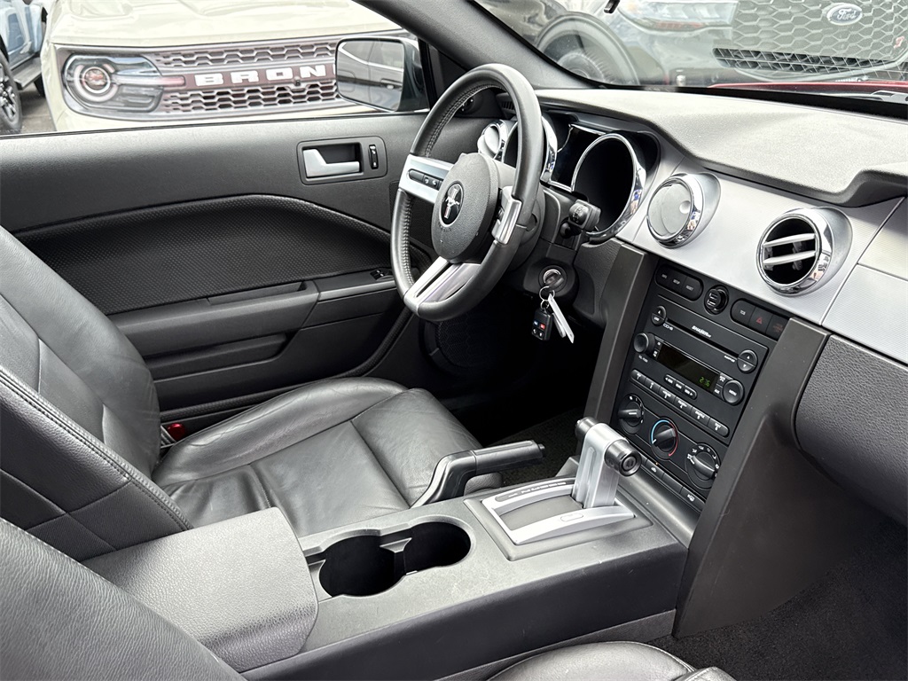 2005 Ford Mustang V6 Premium photo 22