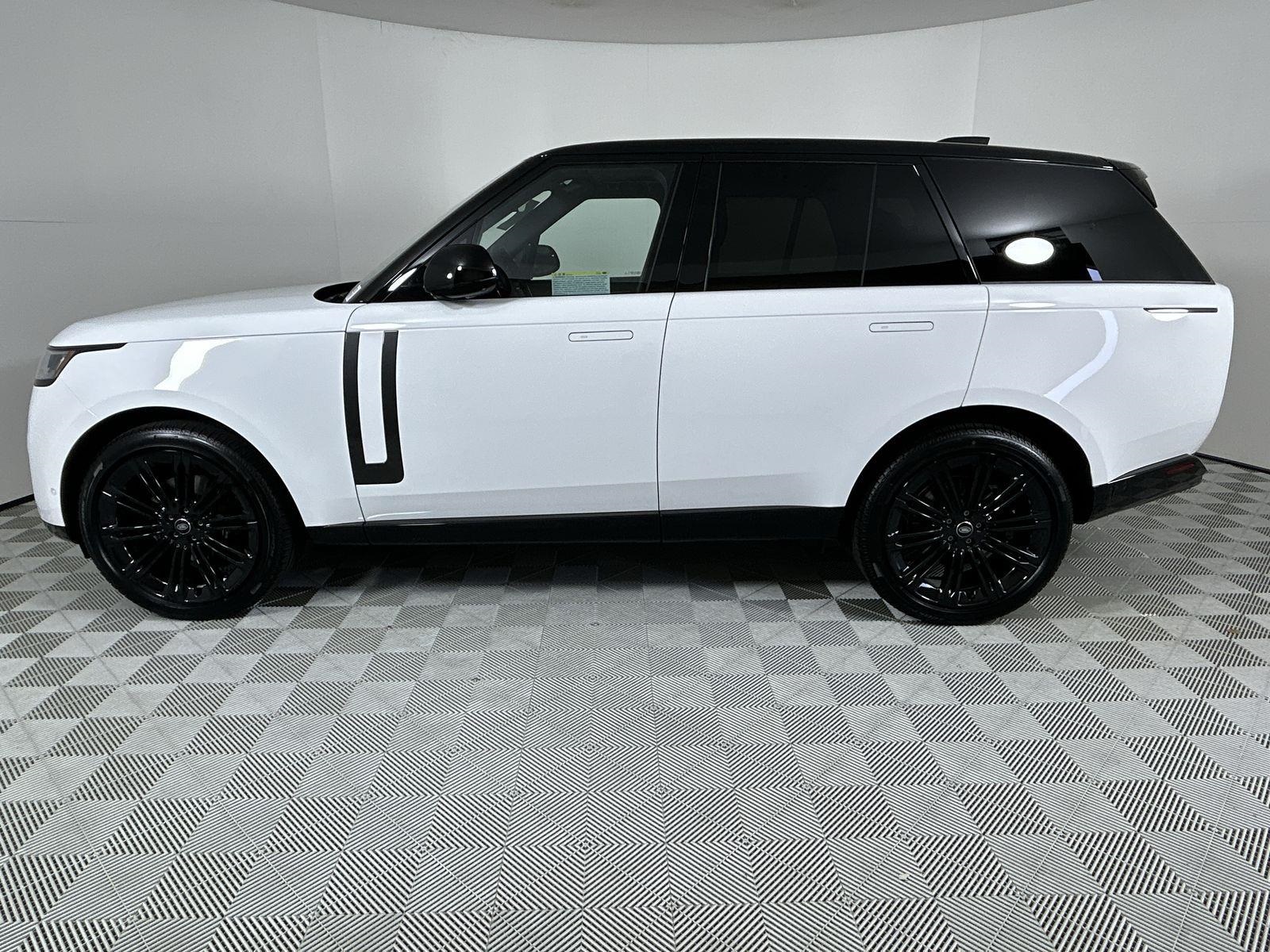 2025 Land Rover Range Rover SE photo 2