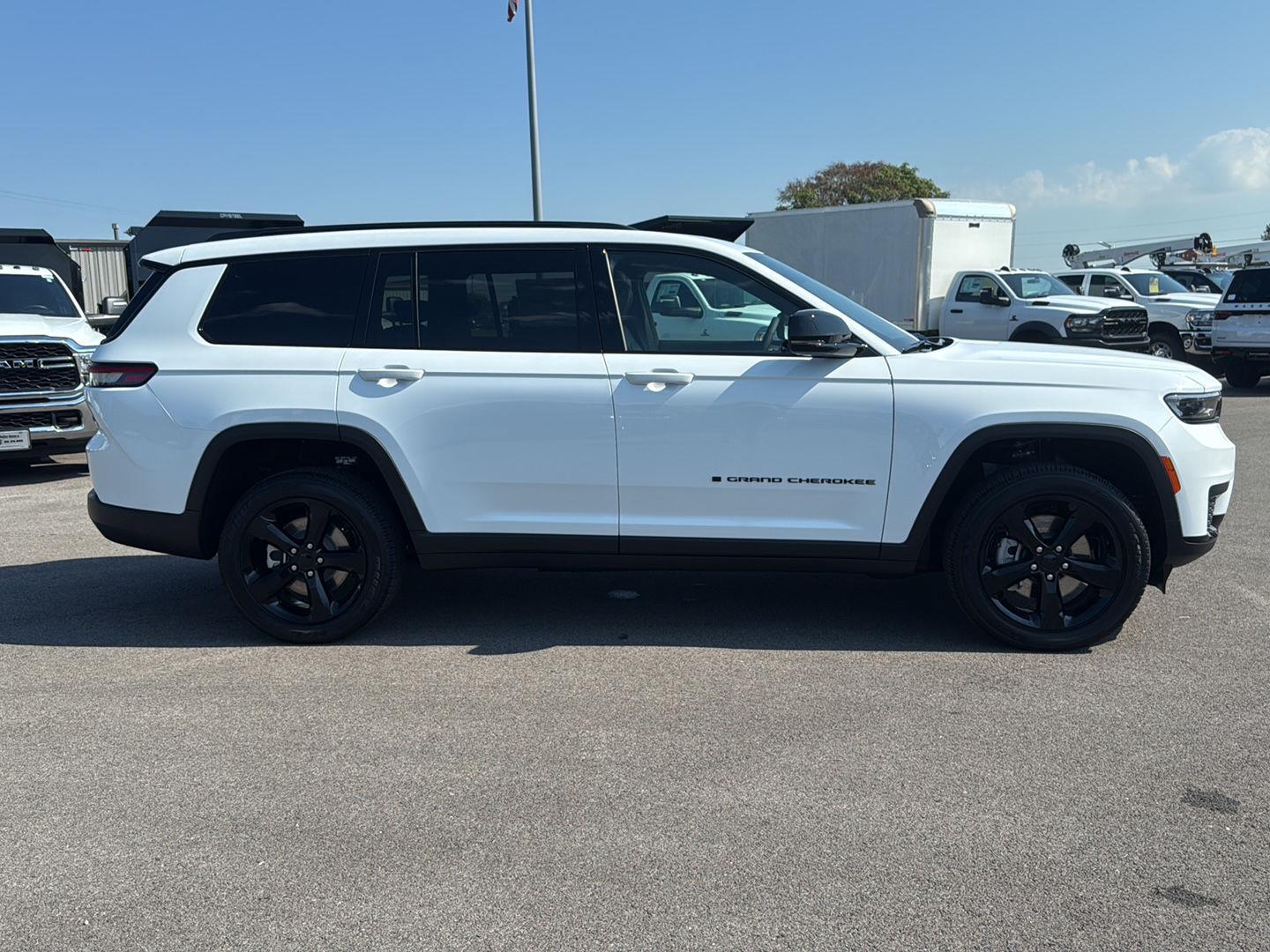 2025 Jeep Grand Cherokee Altitude X photo 4