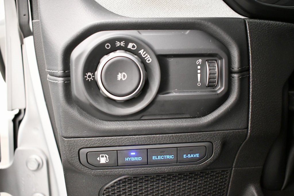 2024 Jeep Wrangler Sahara 4xe photo 18