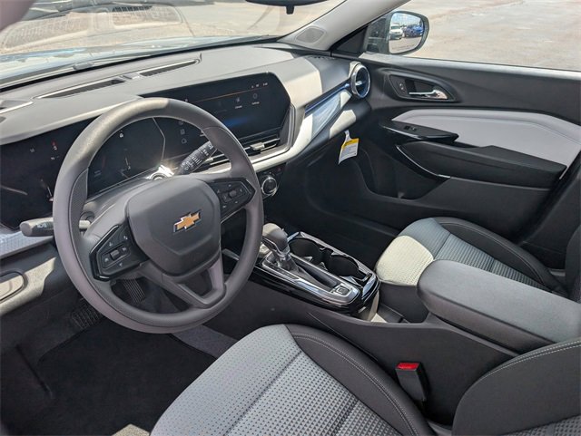 2025 Chevrolet Trax LT photo 8