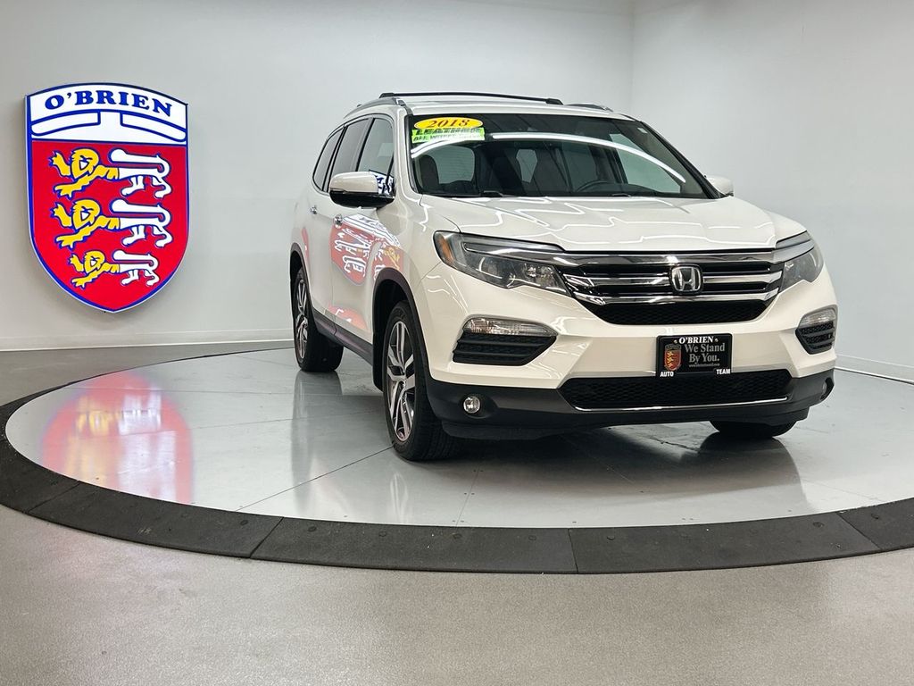 2018 Honda Pilot Elite's photo