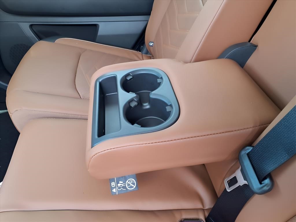 2025 Nissan Pathfinder Platinum photo 6