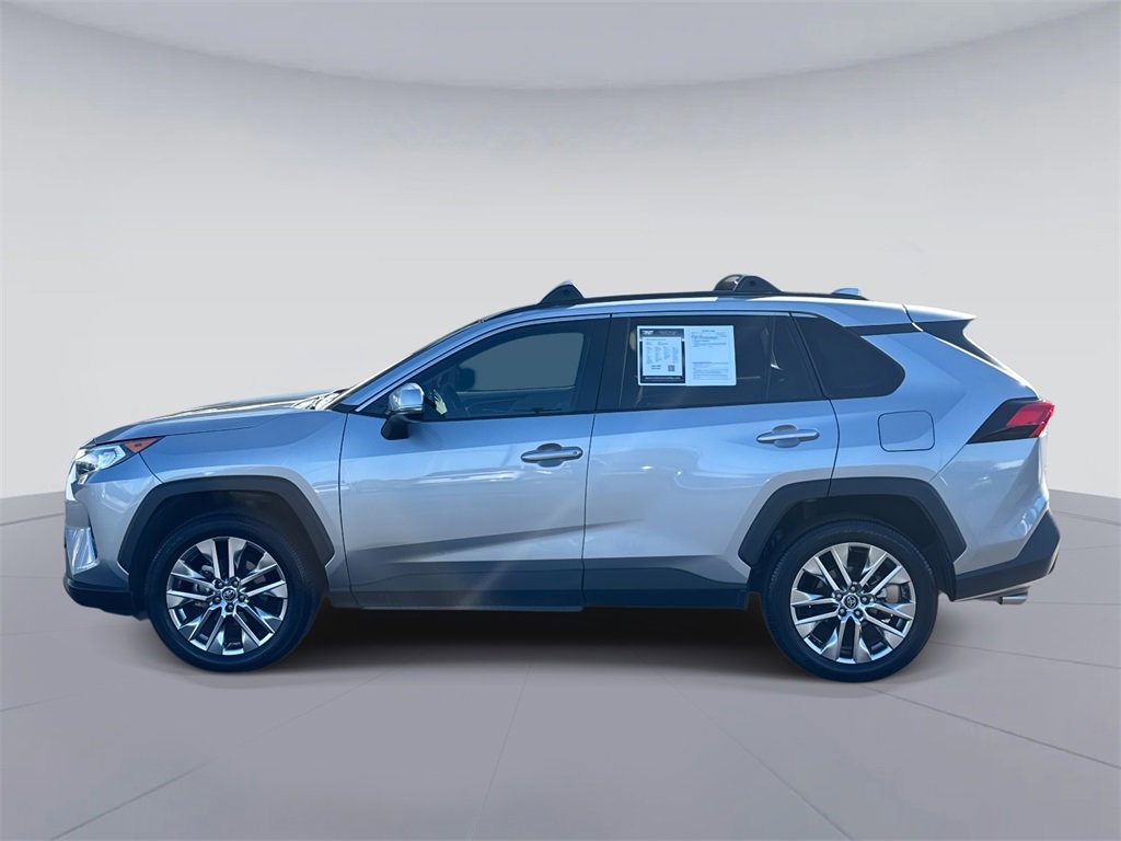2020 Toyota RAV4 XLE Premium photo 6