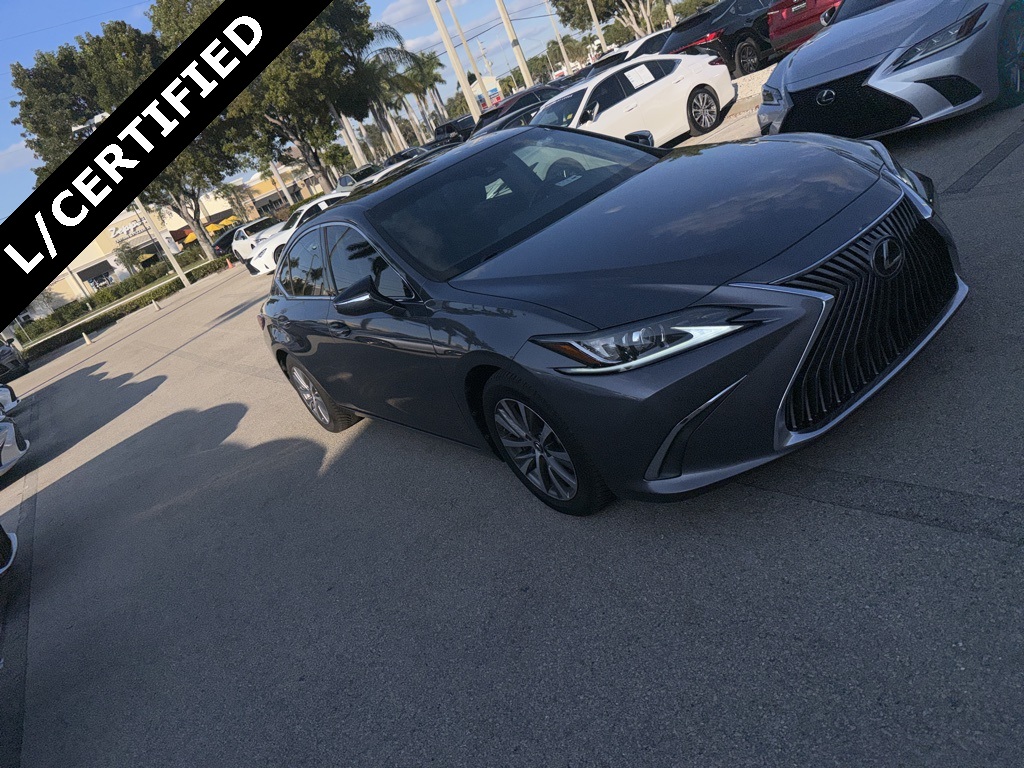 2021 Lexus ES 350's photo