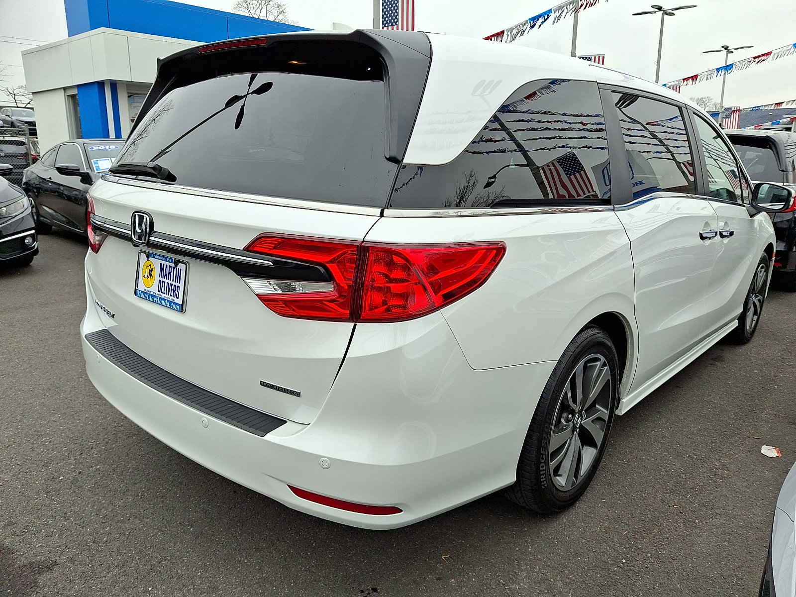 2023 Honda Odyssey Touring photo 3