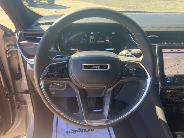 2023 Jeep Grand Cherokee Overland photo 23