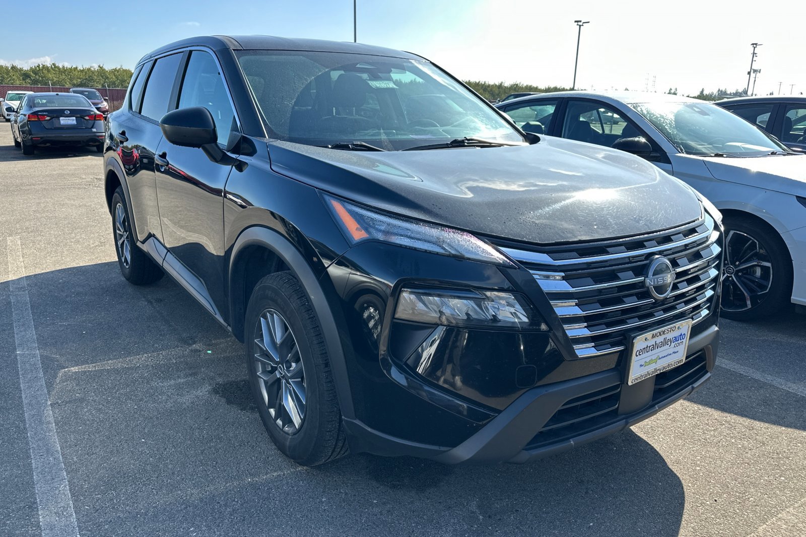 2024 Nissan Rogue S photo 2