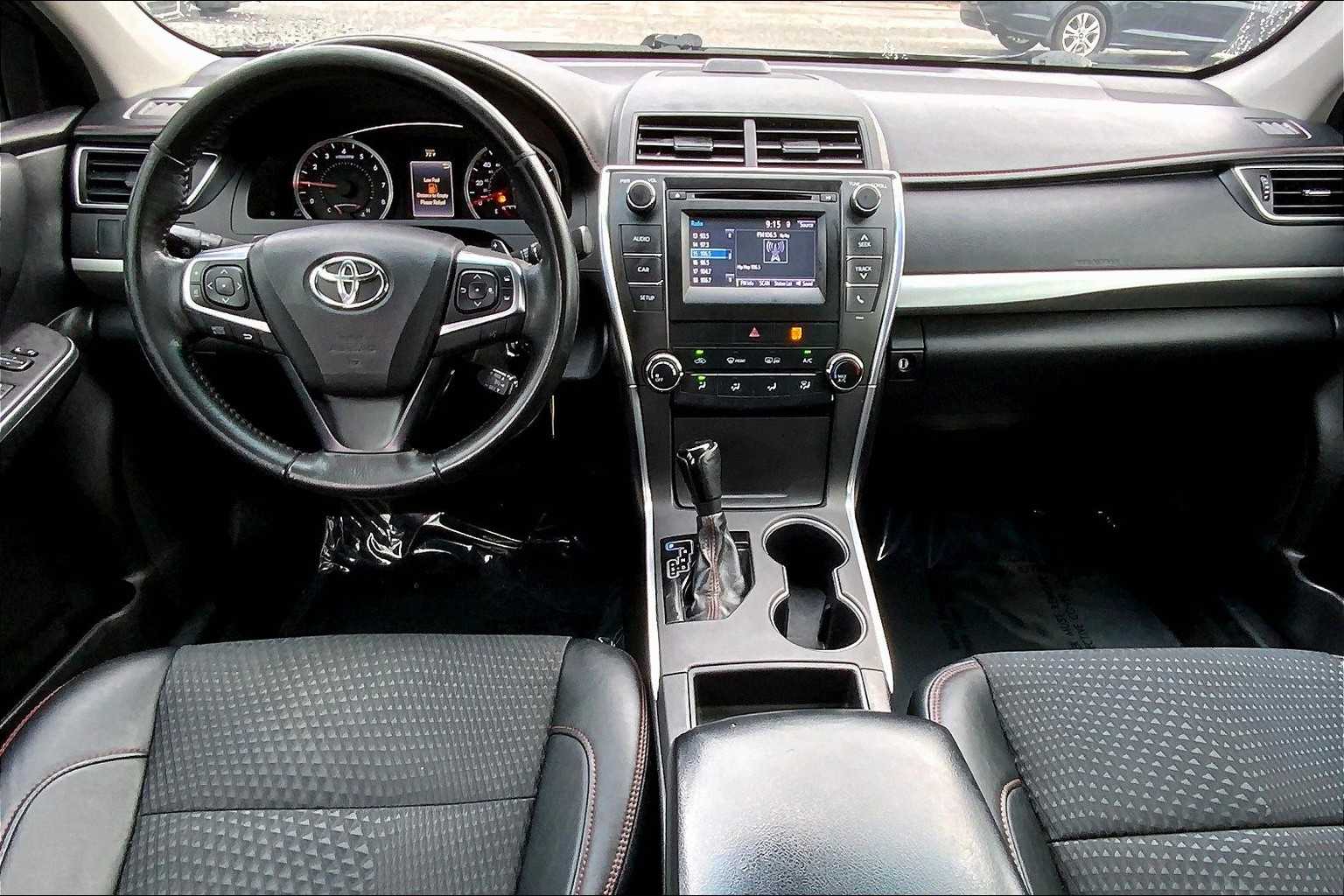 2015 Toyota Camry SE photo 13