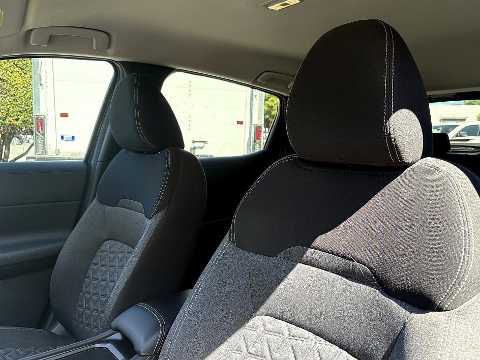 2025 Nissan Kicks SV photo 17