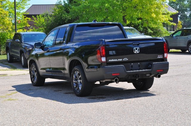 2023 Honda Ridgeline Sport photo 3