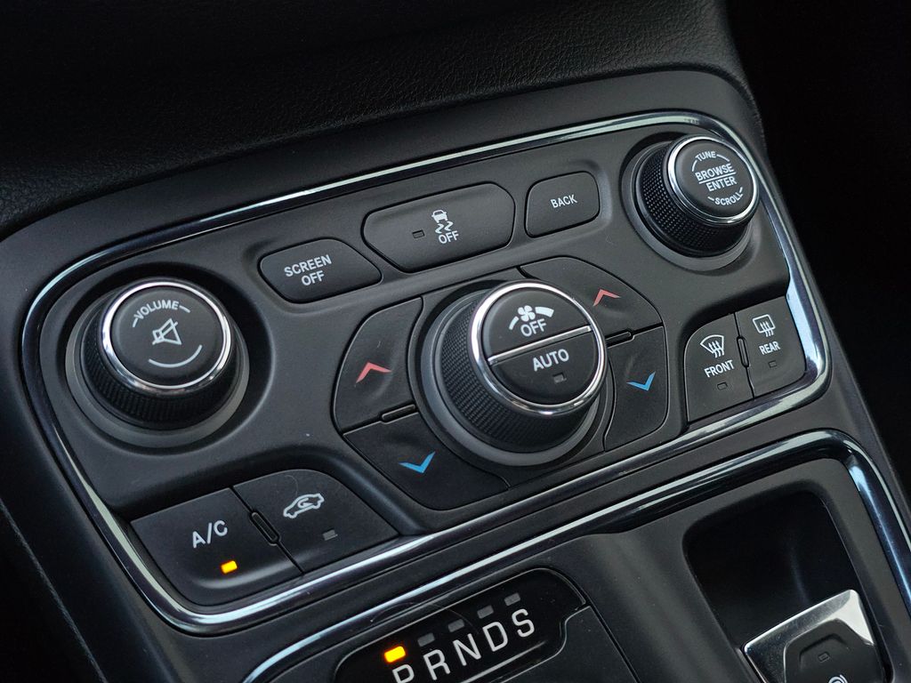 2015 Chrysler 200 S photo 29