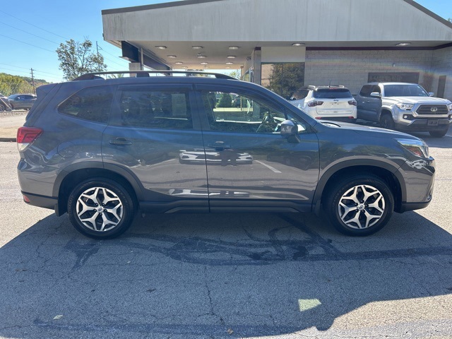 2020 Subaru Forester Premium photo 4