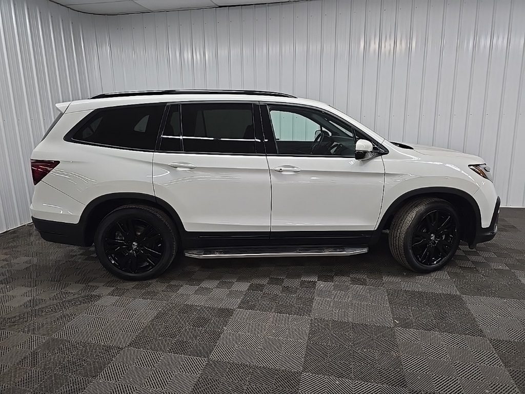 2022 Honda Pilot Black Edition photo 2