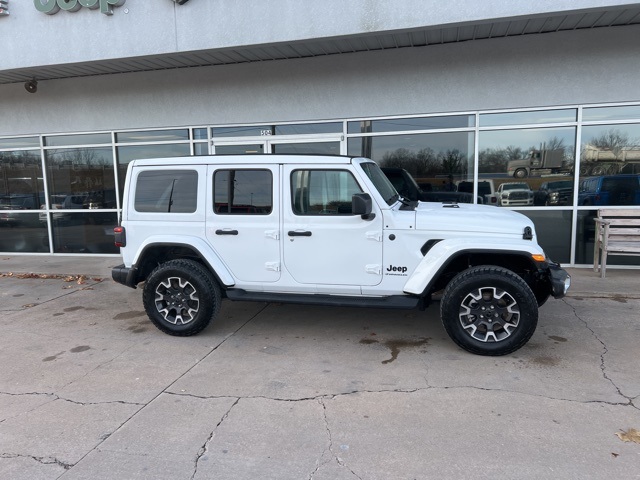 2025 Jeep Wrangler 4-Door Sahara's photo