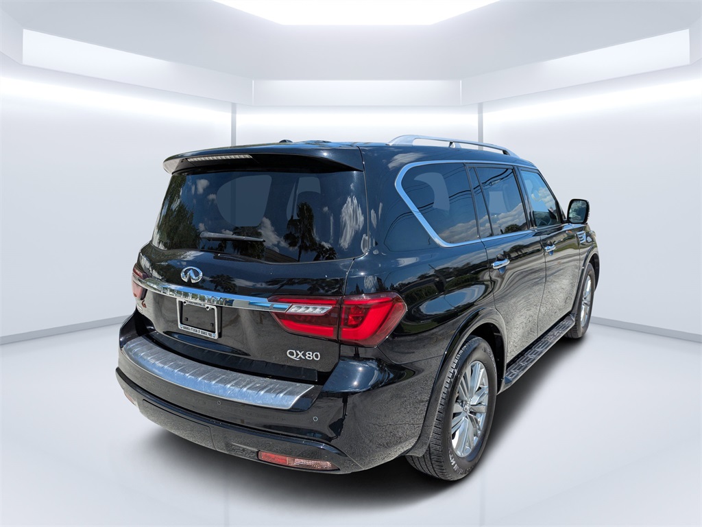 2021 Infiniti QX80 Luxe photo 2