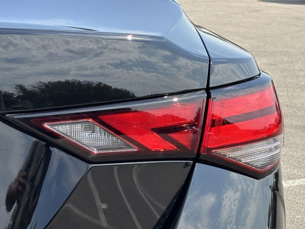 2025 Nissan Sentra SV photo 4