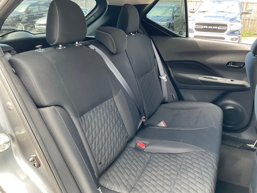 2021 Nissan Kicks S photo 16