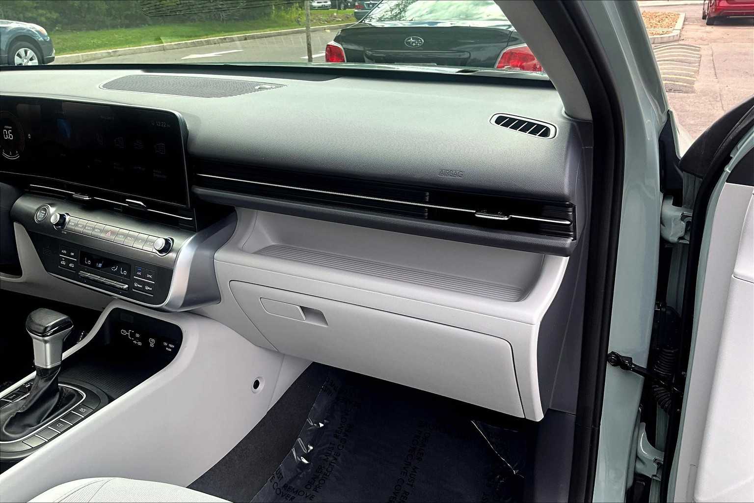 2025 Hyundai Kona SEL photo 16