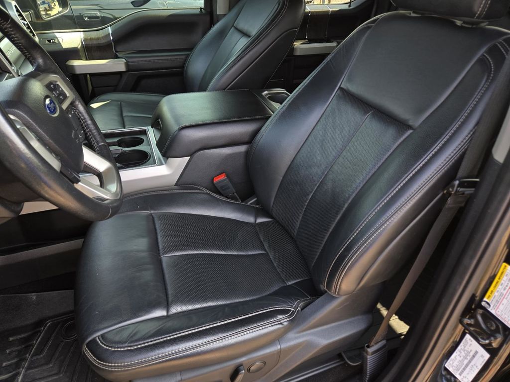 2020 Ford F-250 Lariat photo 25