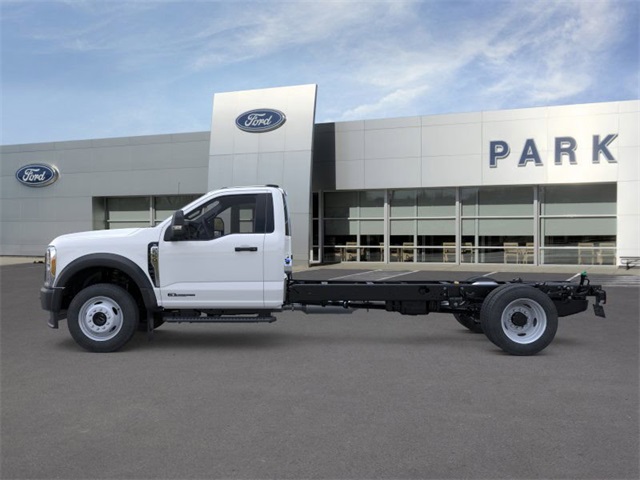 2025 Ford F-550 photo 3