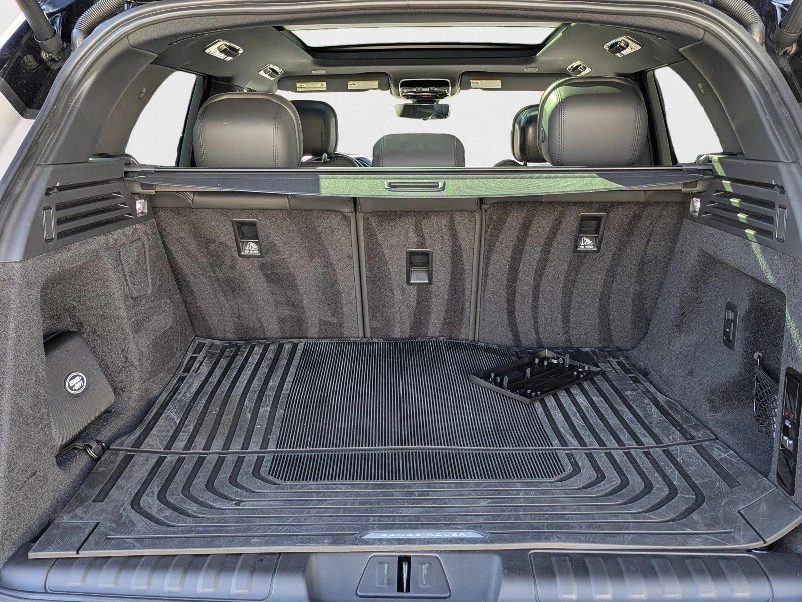 2023 Land Rover Range Rover Sport SE photo 4