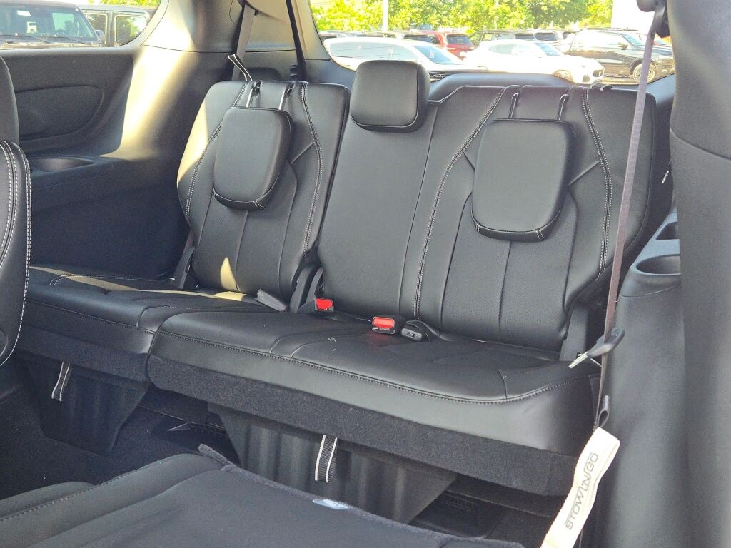 2026 Chrysler Pacifica photo 16