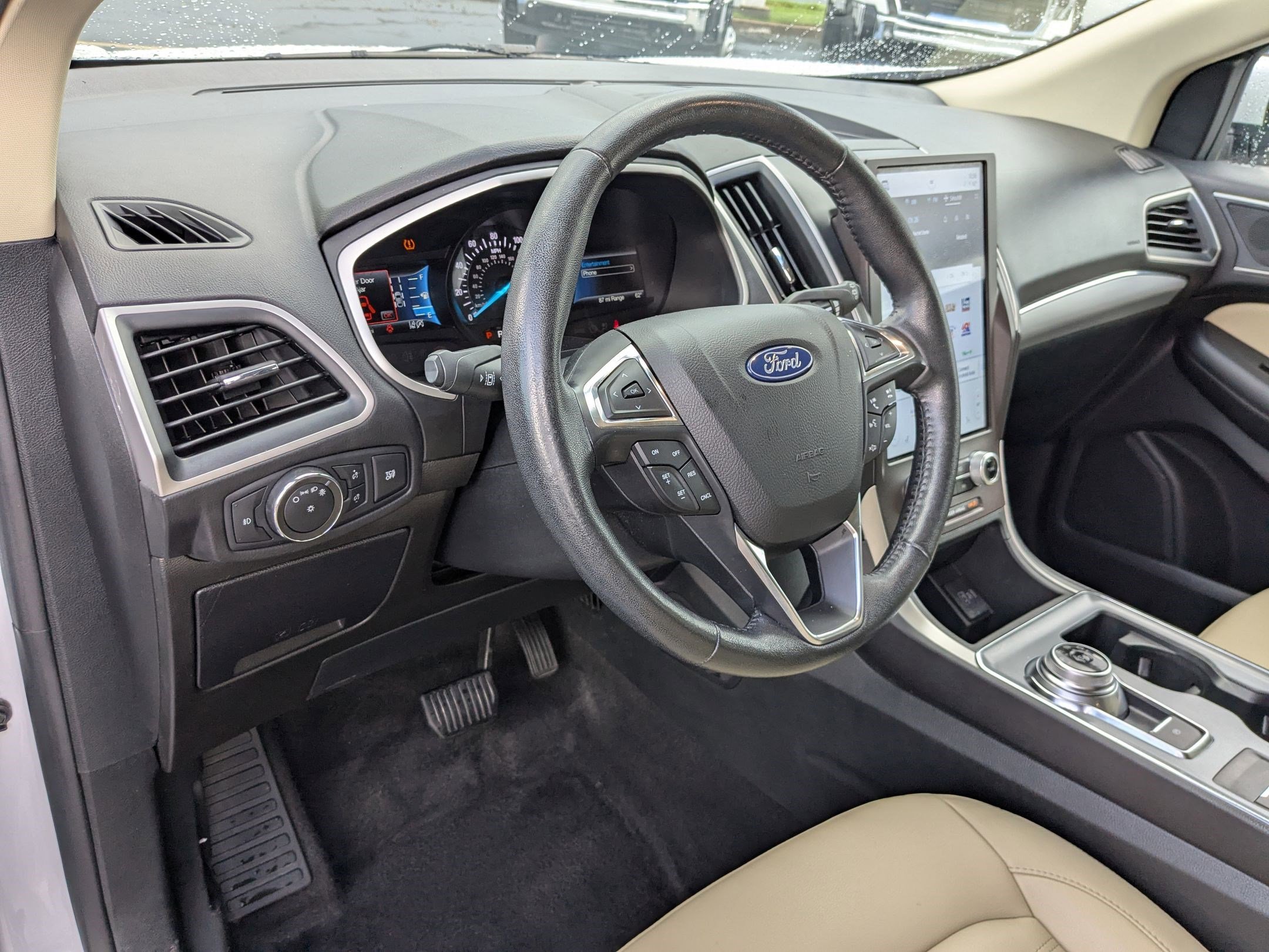 2021 Ford Edge SEL photo 12