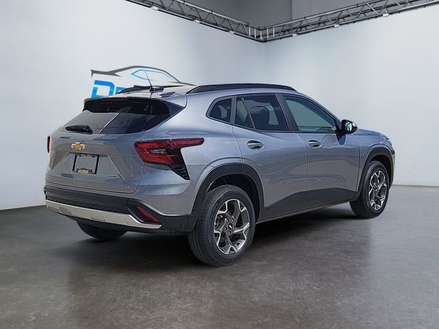 2025 Chevrolet Trax LT photo 3