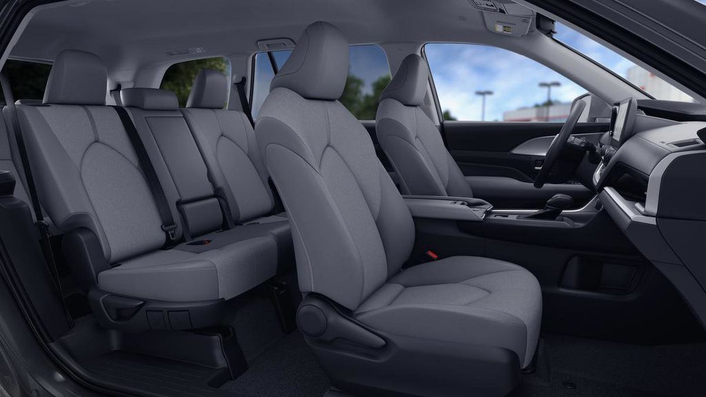 2026 Toyota Grand Highlander LE photo 3