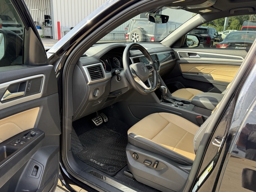 2021 Volkswagen Atlas Cross Sport V6 SE Technology R-Line photo 7
