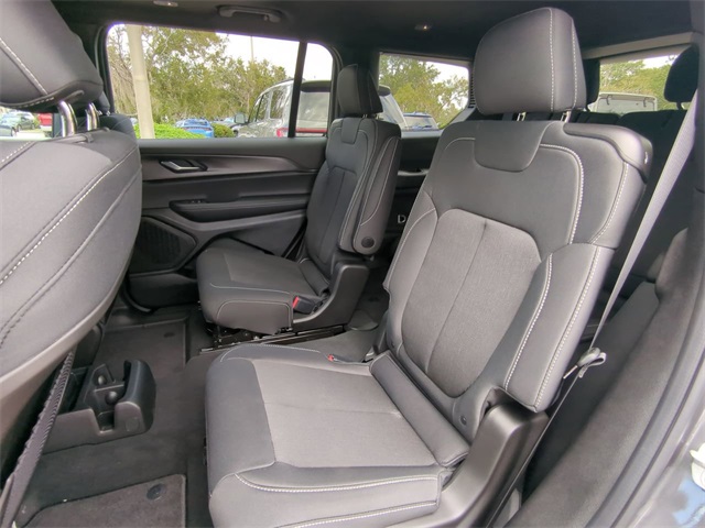 2025 Jeep Grand Cherokee Laredo X photo 14