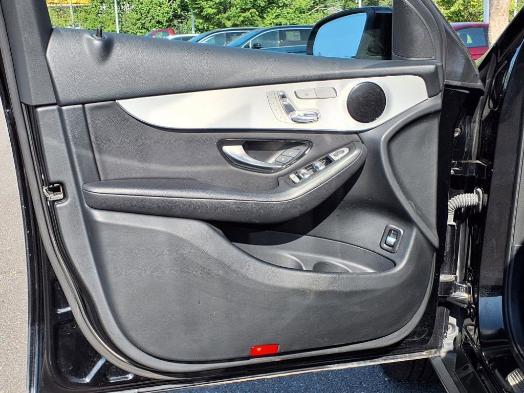2021 Mercedes Benz GLC 300 4MATIC photo 4