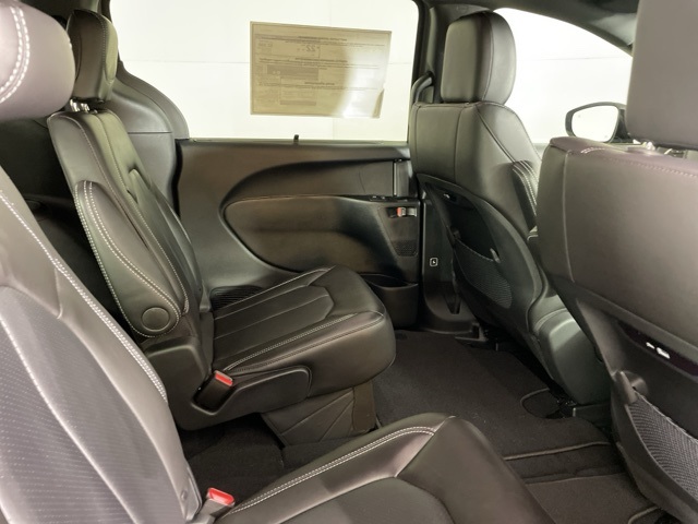 2025 Chrysler Pacifica photo 17