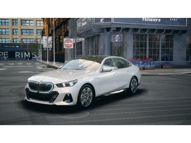 2026 BMW 5 Series 550e's photo