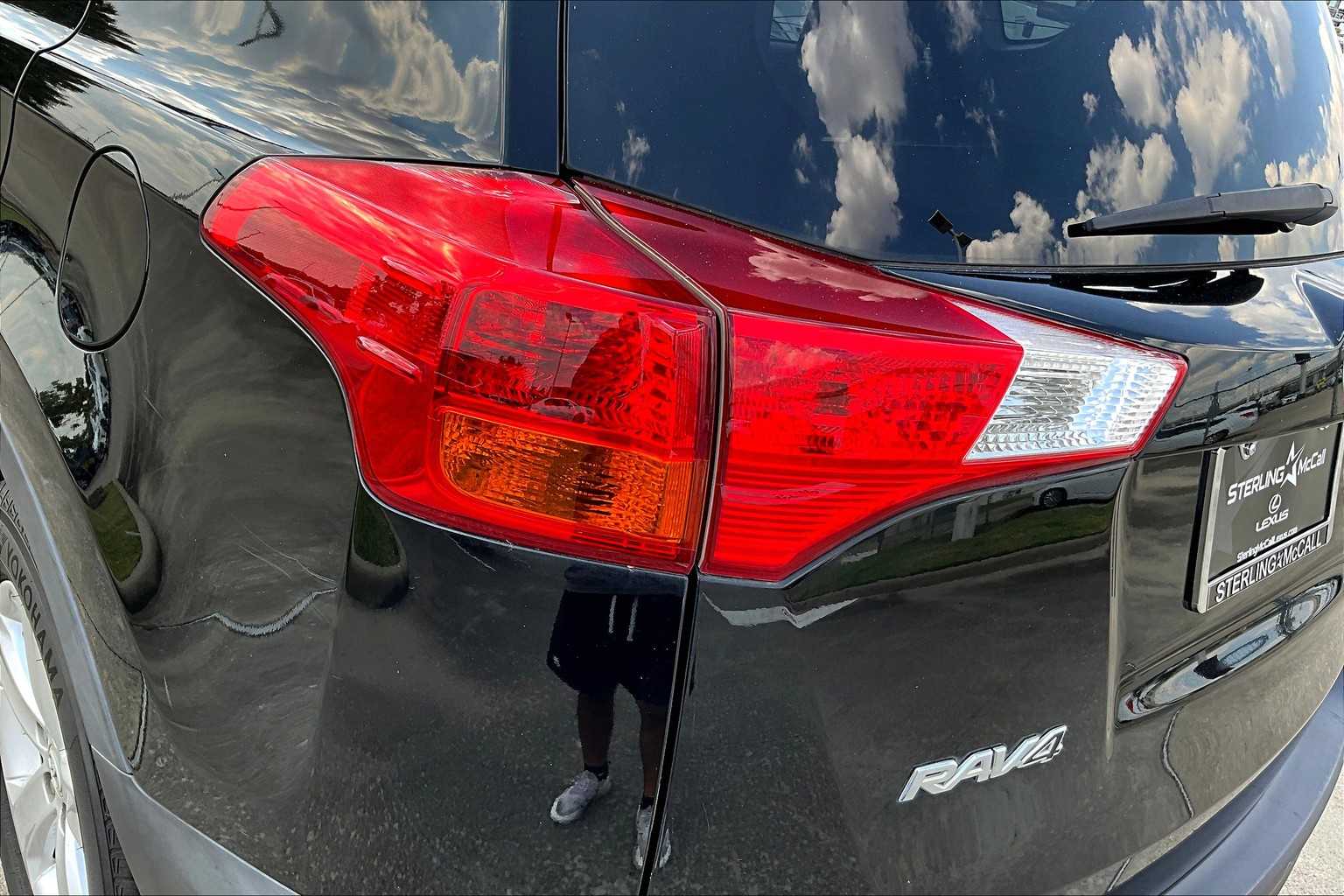 2014 Toyota RAV4 XLE photo 26