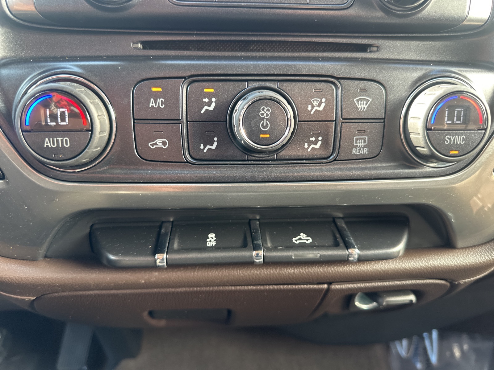 2016 Chevrolet Silverado 1500 LTZ photo 17