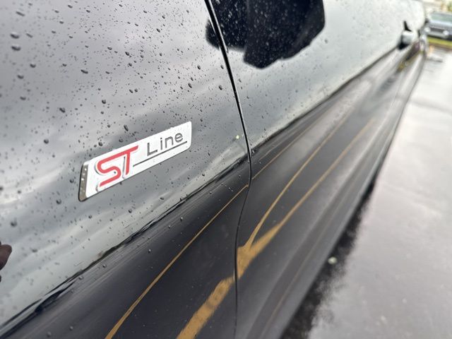 2025 Ford Explorer ST-Line photo 2