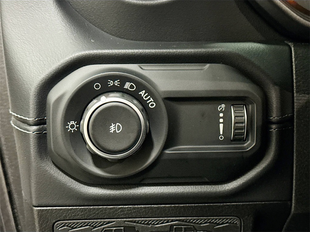 2025 Jeep Wrangler Sahara photo 32