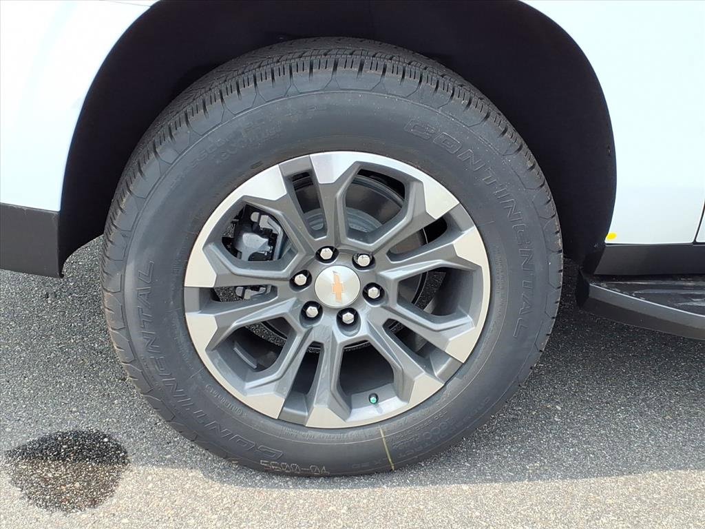 2025 Chevrolet Suburban LS photo 28