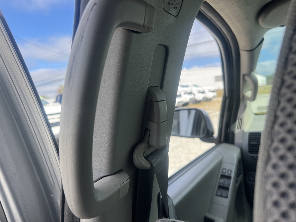 2015 Nissan Frontier SV photo 14