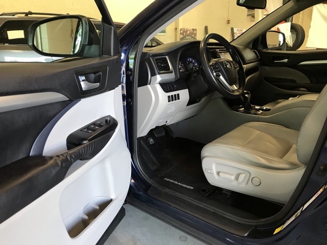 2015 Toyota Highlander XLE photo 11