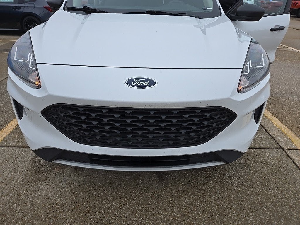 2020 Ford Escape S's photo